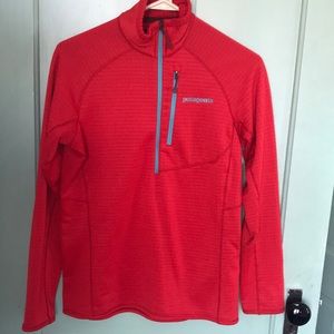 Patagonia women’s 1/4 zip base layer.